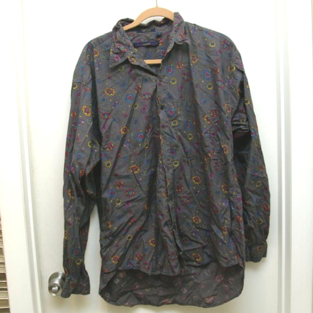 Men's Vintagedark gray button up with small paisleys